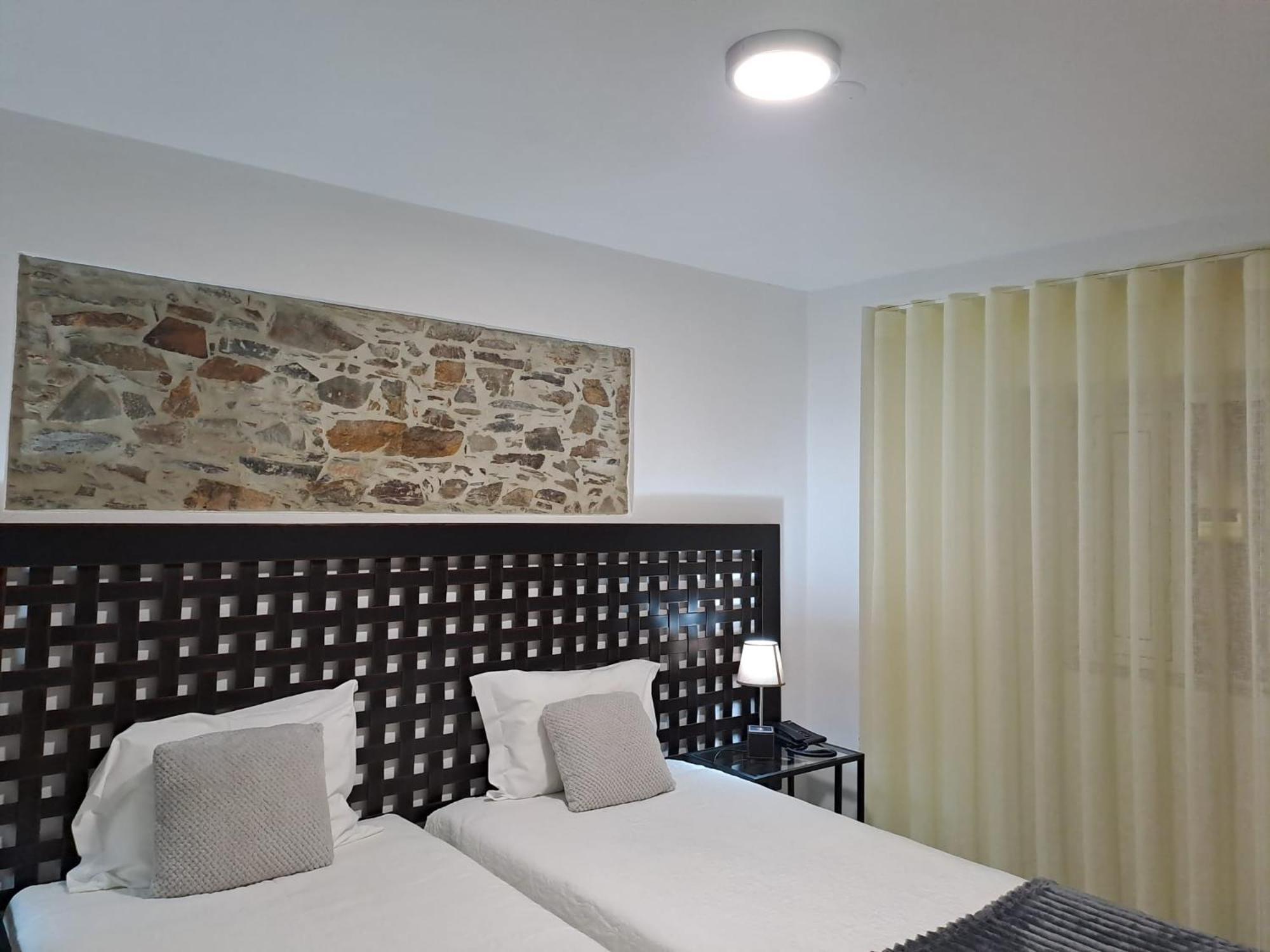 Largo Da Fonte Hotel Serta Bagian luar foto